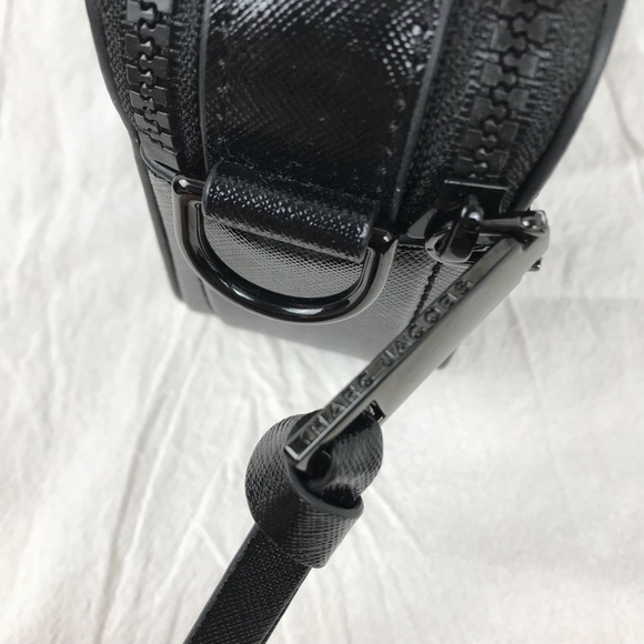 Marc Jacobs Black Crossbody Bag with Logo Accent - Picture 10 of 11